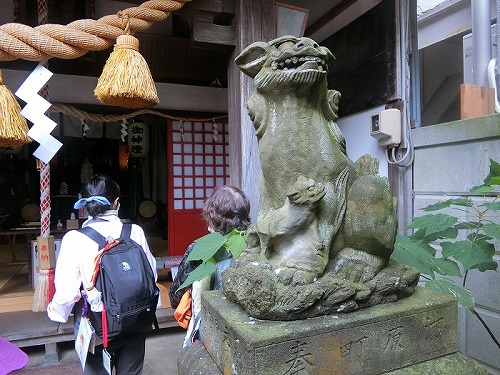浅野川稲荷神社の親子狛犬